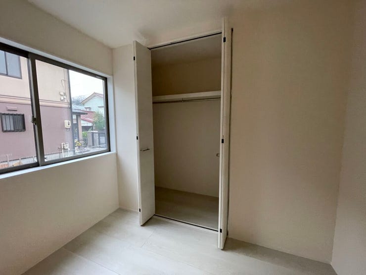 ◇クローゼット◇
全居室収納付き♪
お部屋がスッキリとお使いいただけます♪