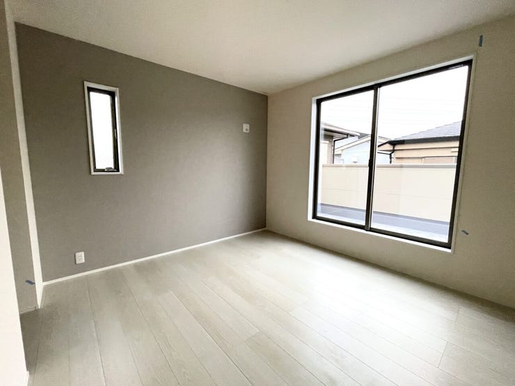 ◇洋室7.0帖◇
ゆとりのある広さです♪
アクセントクロスがおしゃれです♪