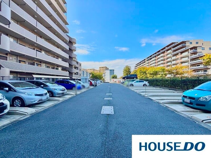 駐車場
機械式のため、車種制限がございます。
全長(5,050mm)全幅(1,800mm)全高(1,550mm)重量(1,800kg)