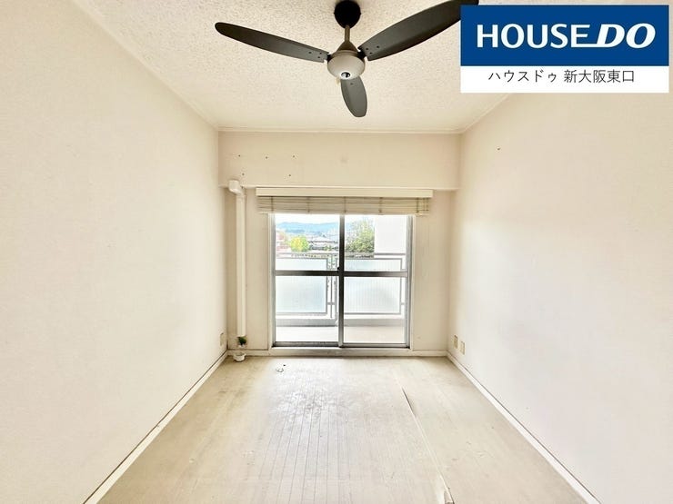 洋室6帖。
天井が高く、数字以上に広く感じられます!