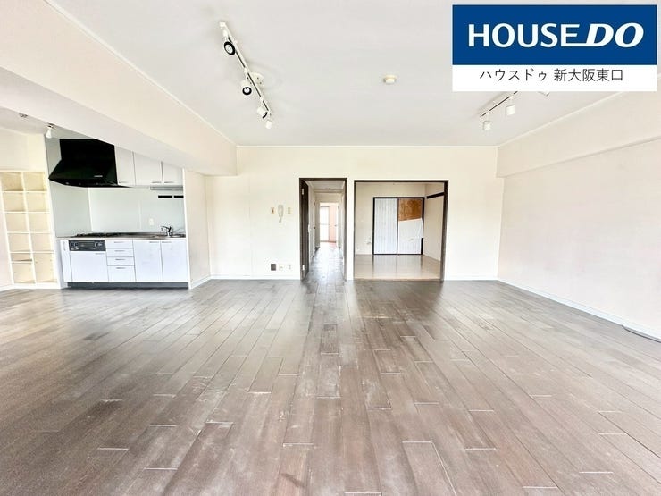 玄関を表からみた風景です。