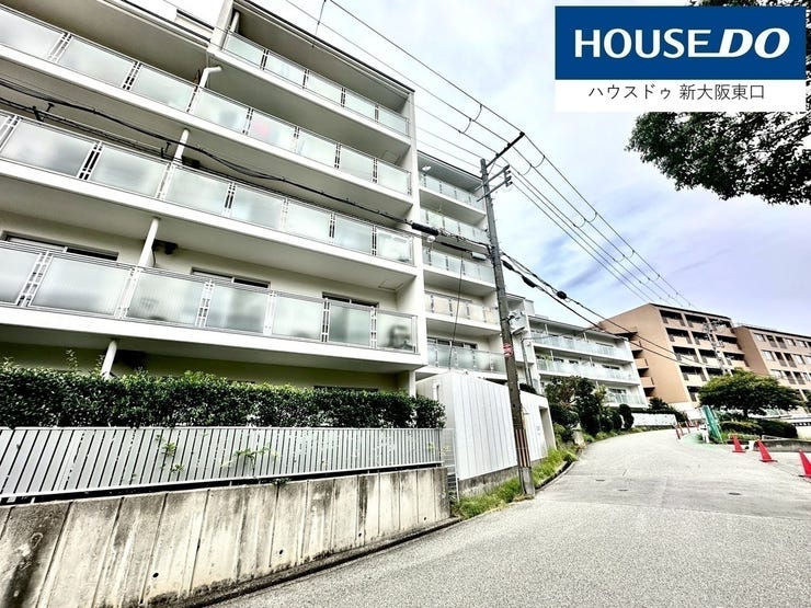 エントランス。
広々とした住宅街です。