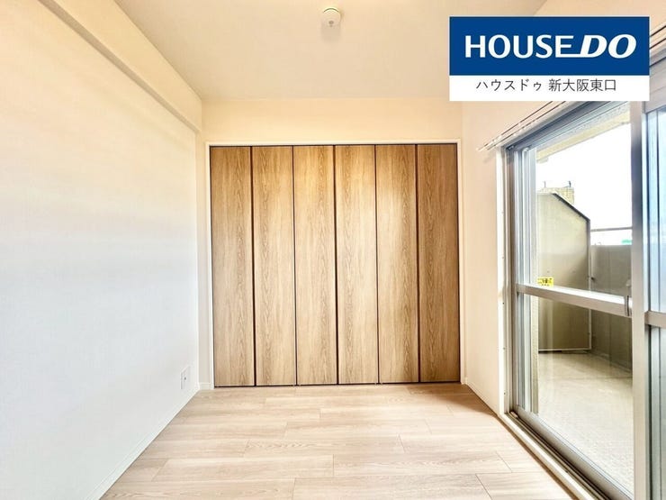 洋室4.2帖
建具も新装。フローリングの色合いともマッチしています。