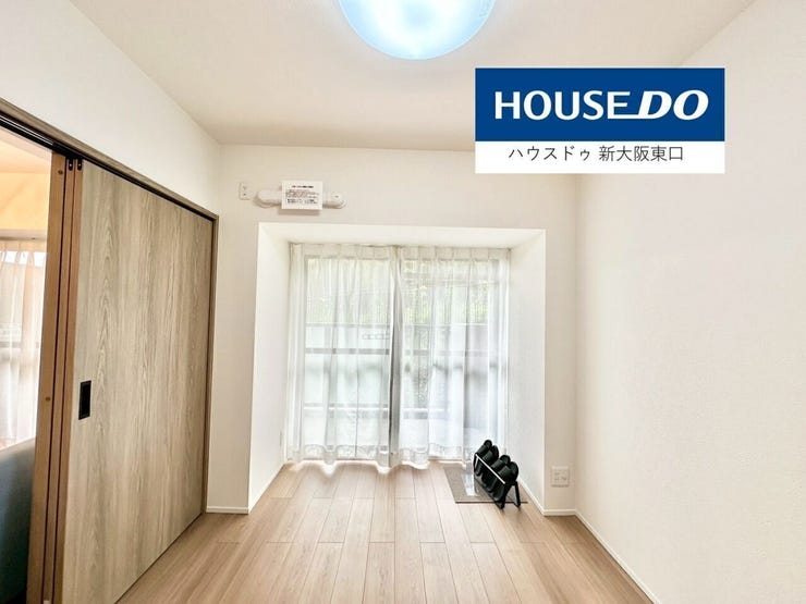 寝室も同様にフローリング、建具すべて新調です。