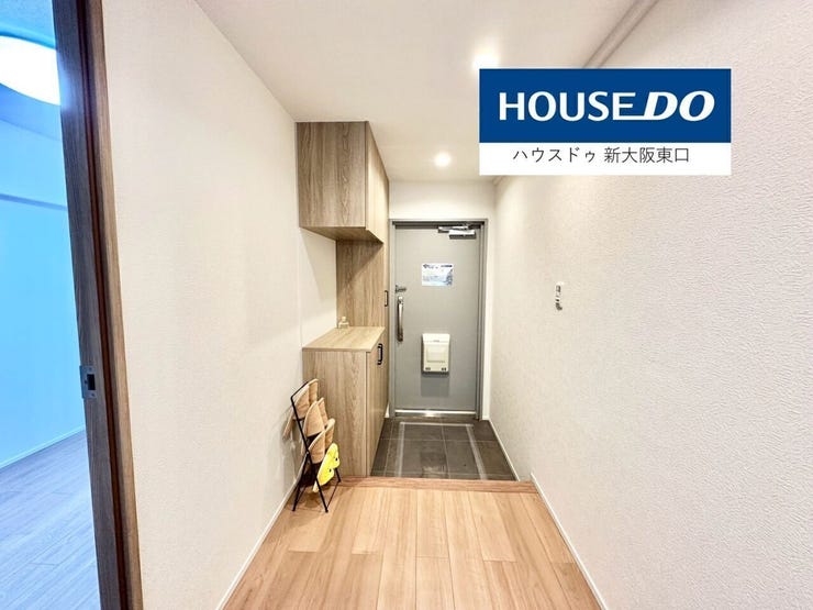 玄関にもダウンライトを新設。
とても明るいです。