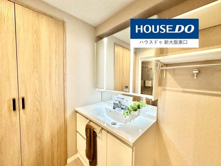 【新調】
洗面所は、三面鏡タイプのシャンプードレッサーです。