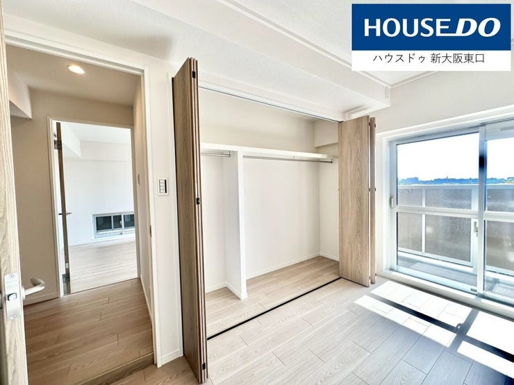 壁一面の収納。
奥行もあり、たくさんのお荷物が入ります。