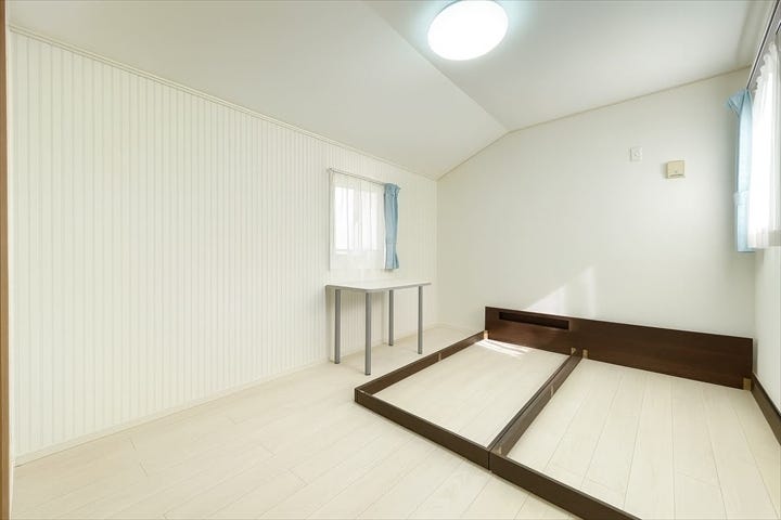 北向き部屋は柔らかな光が長時間続くので、
勉強やデスクワークなど落ち着いて作業したいという方には
向いているといえます。