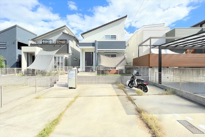 【並列駐車3台可能・車種によります】