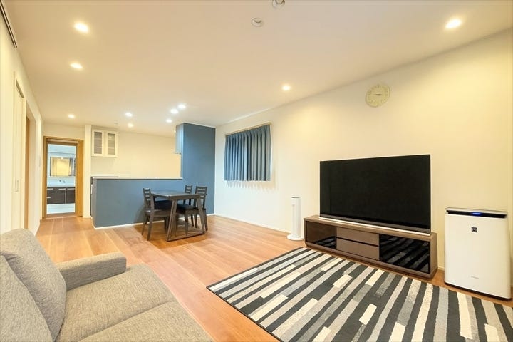 ・スーパーマーケットバロー 鳴海店まで徒歩7分(約550m)
・B&Dドラッグストア篭山店まで徒歩6分(約450m)