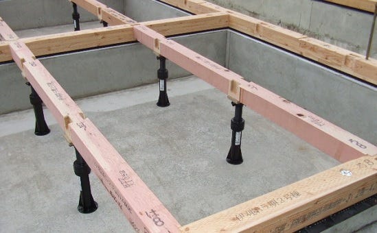 【point3】床束:シロアリ被害を受けない「鋼製」を採用
腐朽やシロアリに無縁の鋼製を採用し防錆性に優れためっき処理を施しています。