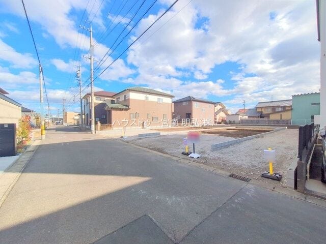 車がスピードを出しにくいため、交通事故のリスクが低減されます。歩行者や自転車が安全に通行しやすい環境です。