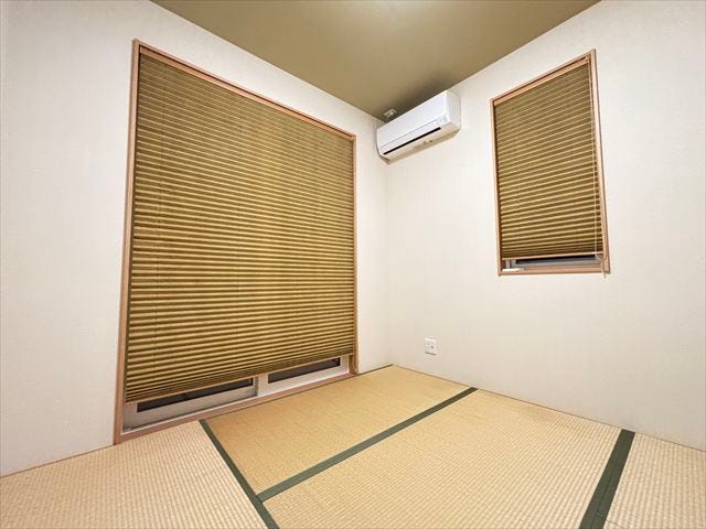 和室4.5帖:畳の香りが心地よい落ち着いた和室です。客間としてはもちろん、お子様の遊び場やお昼寝の場としても使える多目的な空間です。(2025年10月25日撮影)