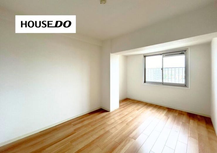 寝室には窓が有り、朝も気持ちよく起きれそうです◎