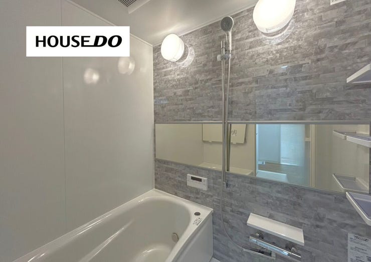 デザイン性の高い横向きミラーがおしゃれ♪
追い焚き機能付きでいつでも温かいお湯に浸かれます◎