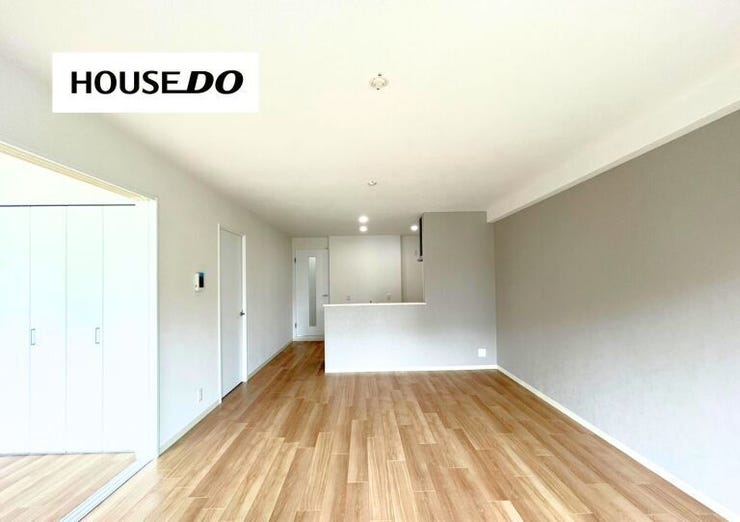 グレーのクロスがオシャレなリビング♪