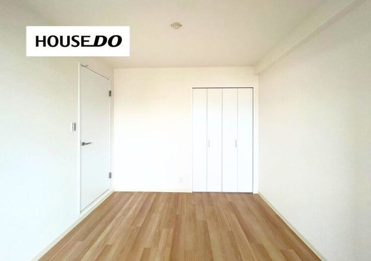 5.0帖洋室は収納も付いております!