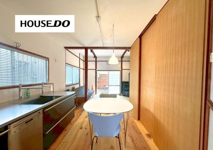 ダイニングには大きなクローゼットがございます◎