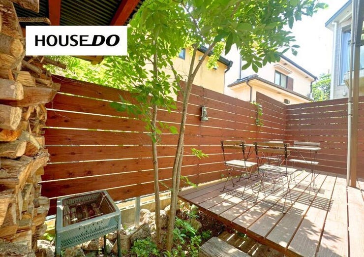 木々に囲まれたプライベート感たっぷりのガーデンスペースで、季節を楽しむひとときが叶います◎