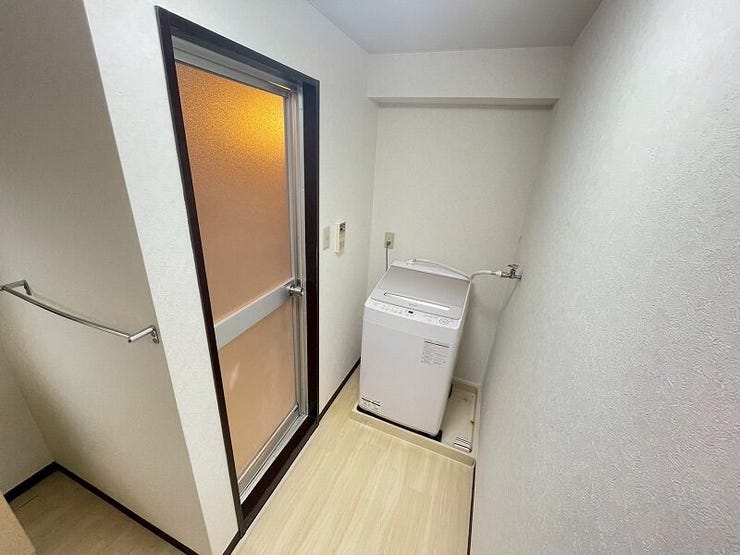 洗面所には嬉しい洗濯機置場