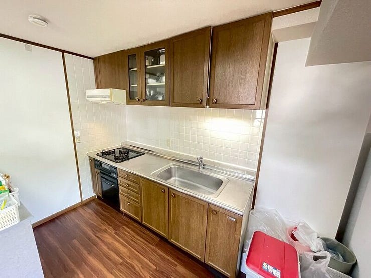 キッチン上にも収納棚があり便利です