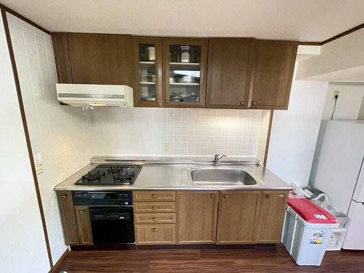 収納の多いキッチンスペース