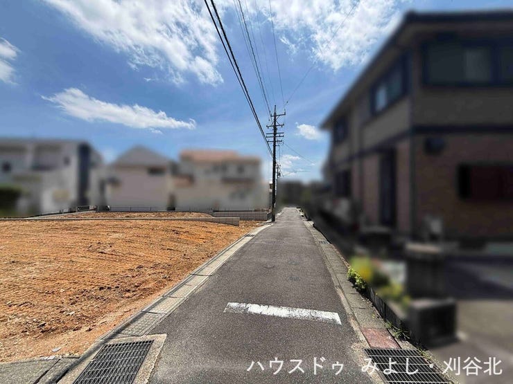 道路上の電柱は、B区画敷地内の北西角に移設しますので、
車の駐車もしやすくなります。