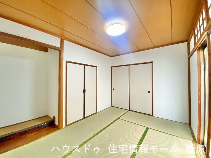 クロス貼替に加え、畳表替、襖・障子貼替も施工しました