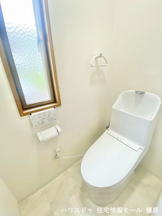 温水洗浄便座を完備しました。こちらも今回新調済です