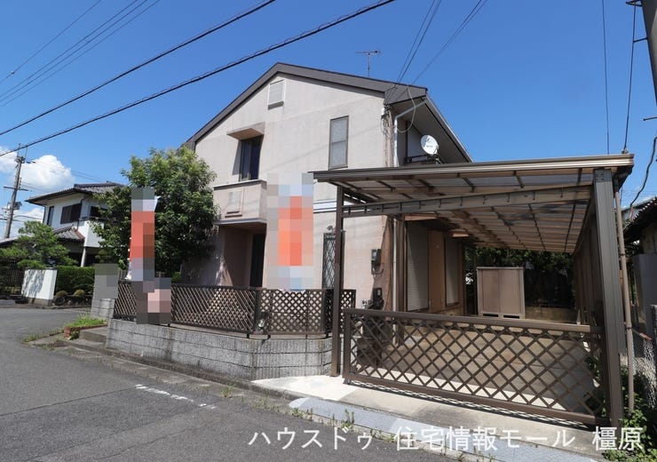 駐車3台可能!カーポートは2台分を設置しております。是非ご内覧ください