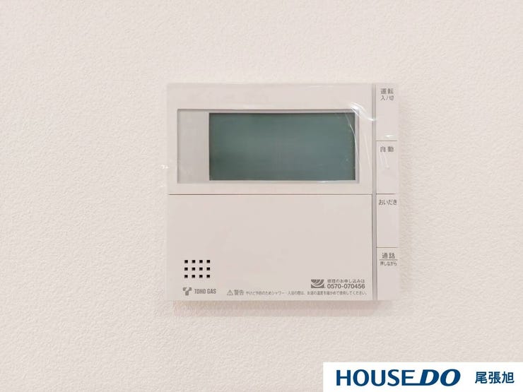 【オートバス】 誰でも簡単にボタンひとつでお湯張りや追い焚きをすることができます。お風呂の予約もできるのは嬉しいですね。お湯の温度、お湯張りの量もお好みで設定できるので半身浴も簡単にできちゃいます!