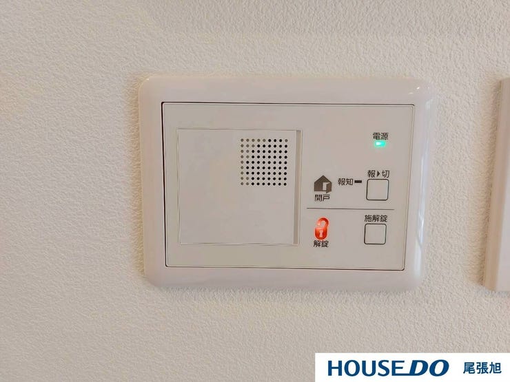 【タッチレスキー】タッチレスキーなら、鍵を取り出すことなくスムーズに施錠・解錠が可能。手がふさがっていても、ポケットやバッグから取り出す手間なく、ドアを開けることができます。便利さと安全性の両立です。