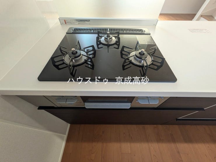 キッチンは3口コンロです。