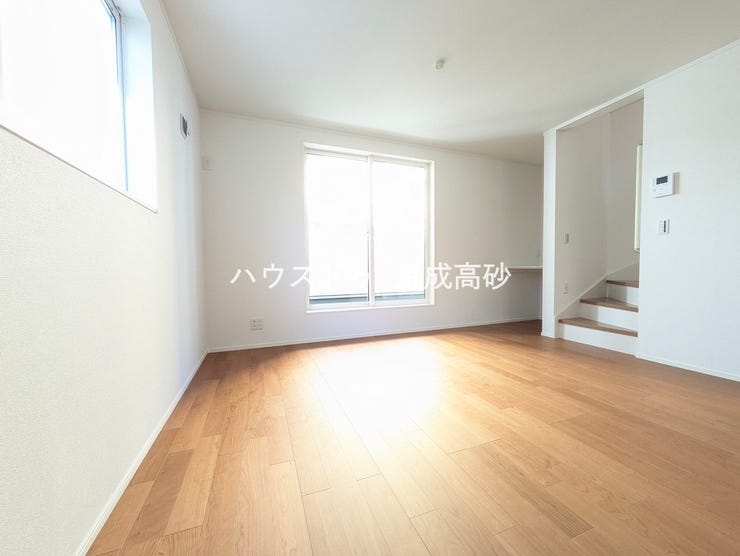 リビングダイニングスペースです。
ご家族の楽しい会話が聞こえてきますね!