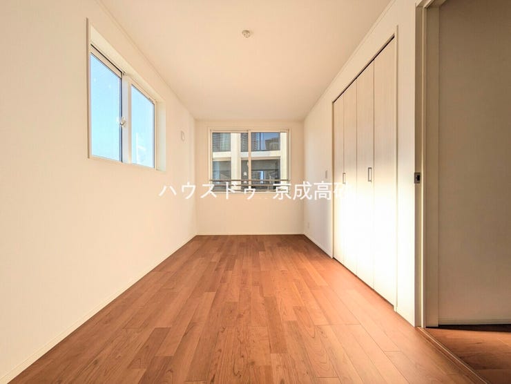 リビングで楽しく過ごした後はゆっくりくつろぐ時間を満喫できます。過ぎ行く時間をゆったりと感じることができる落ちついたプライベートルーム。静かな環境でリラックスタイムを愉しんで。