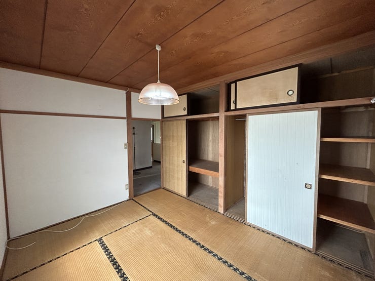 【リフォーム中】2階南西側洋室7帖。
オープンクローゼットを設置予定