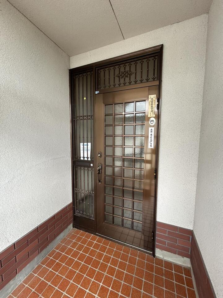【リフォーム中】玄関ドアは新品に交換します