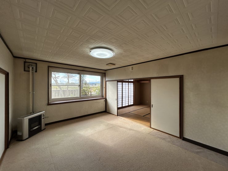 【リフォーム中】1階洋室9帖。
床はフローリング張り、壁・天井はクロス貼替します