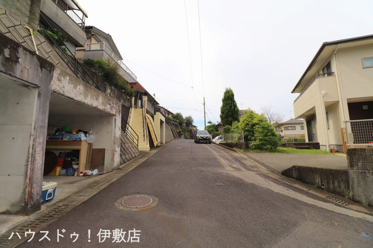 【前面道路】
北側前面道路、交通量少な目です!