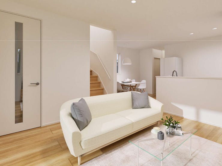 3面に窓を設けたことで光がたっぷり入り、吹き抜けと合わさって実際以上に広がりを感じられる、明るく開放的なLDKです。