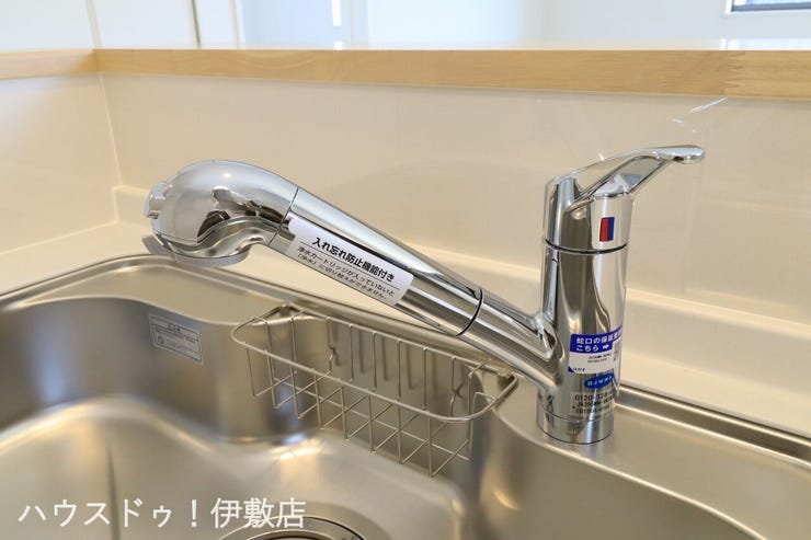 【浄水器一体水栓(同仕様写真)】
安全で安心したお水がでてくるので、小さなお子様がいるご家庭にも安心でおいしい水がいただけます。