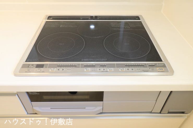 【IHクッキングヒーター(同仕様写真)】
火を使わないので、小さなお子様にも安心♪お手入れもさっとひと吹きです。