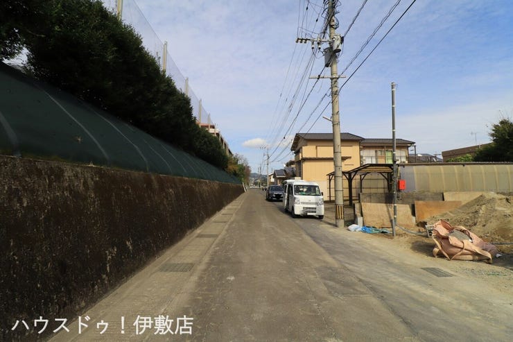 【前面道路】
北西側前面道路、北方面
交通量少な目です!