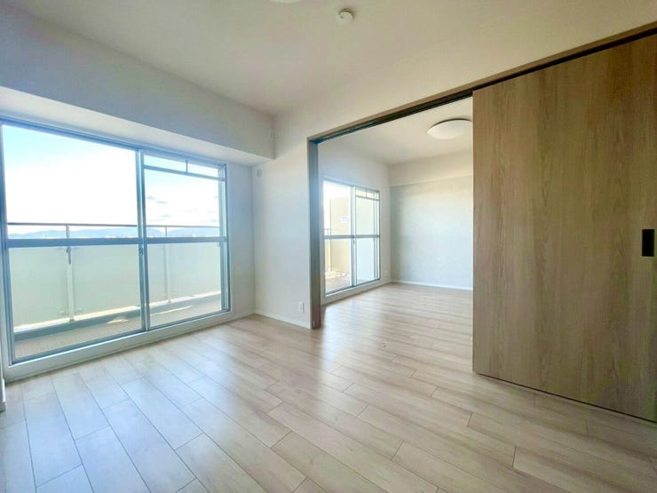 明るい光が入る洋室で、毎日の暮らしがより快適に。