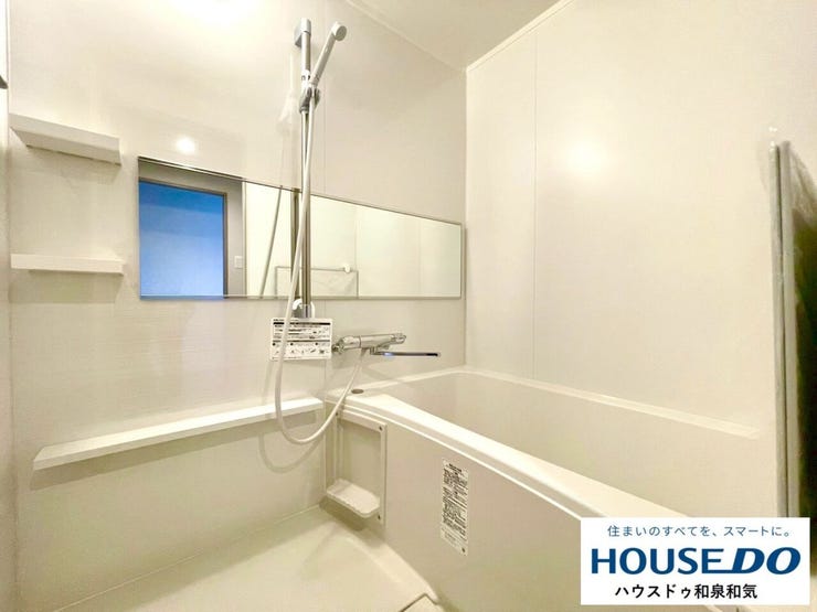 リフォーム済で清潔感のあるバスルーム。毎日の疲れをゆったり癒せます。