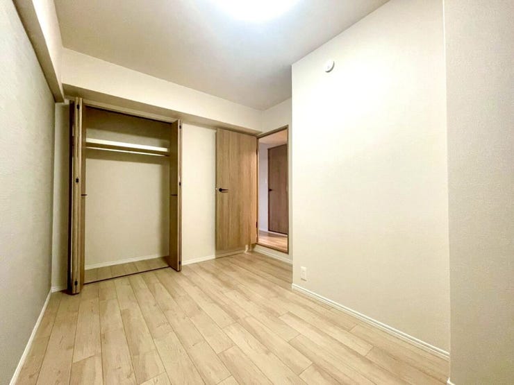 趣味やワークスペースなど、多彩に活用できる5.4帖の洋室です