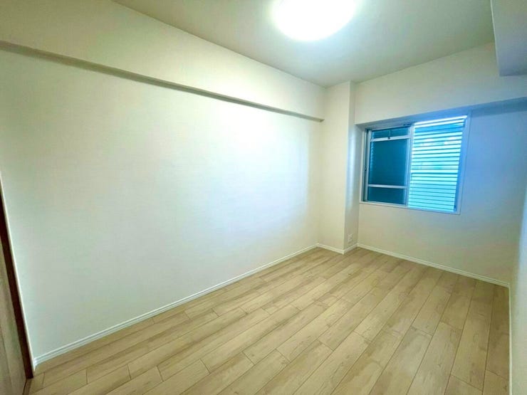 明るい光が入る洋室で、毎日の暮らしがより快適に。