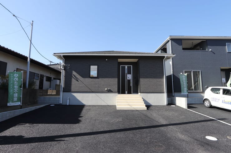 【外観】
【高木瀬西 2号棟】
10/24撮影。美装工事前。