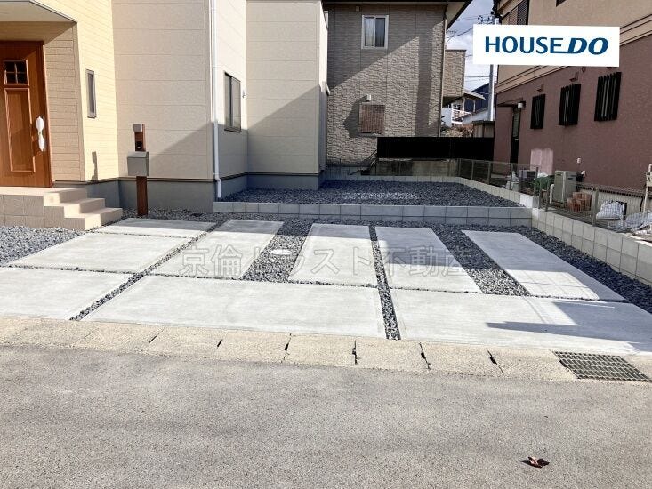 並列で2台の駐車が可能です◎