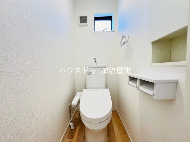 1,2階各1つずつあります。温水洗浄便座付き♪